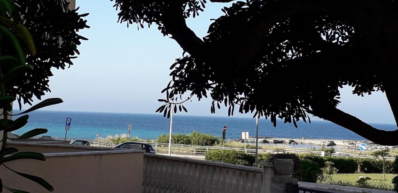 Bilocale Punta Rosa - Fronte Spiaggia Otranto Eksteriør billede