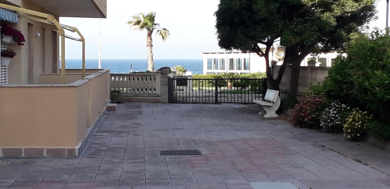 Bilocale Punta Rosa - Fronte Spiaggia Otranto Eksteriør billede